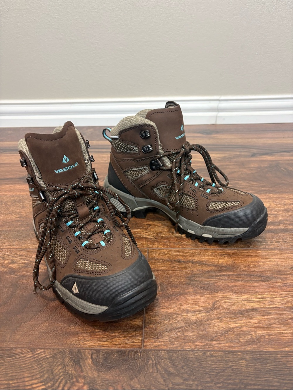 Vasque Breeze 2.0 GTX Leather Hiking Boots Rugged Goretex Size 8